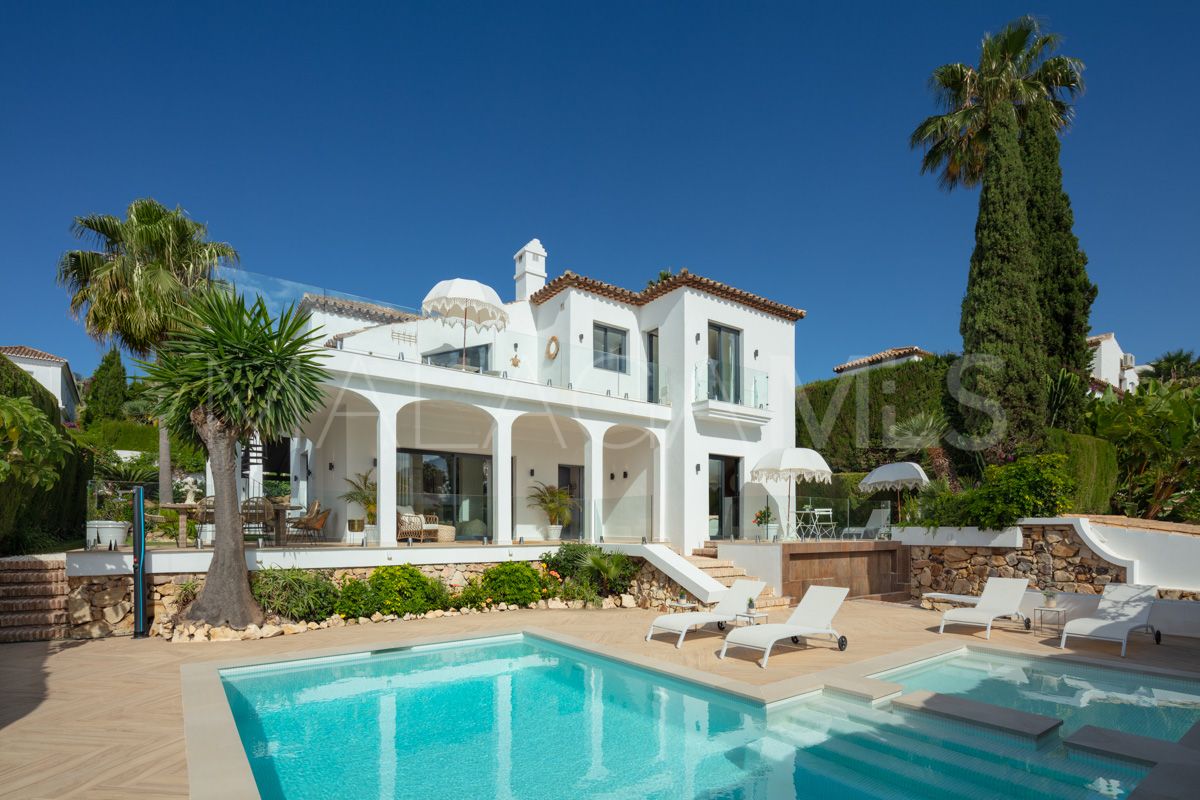 Villa for sale in Nueva Andalucia