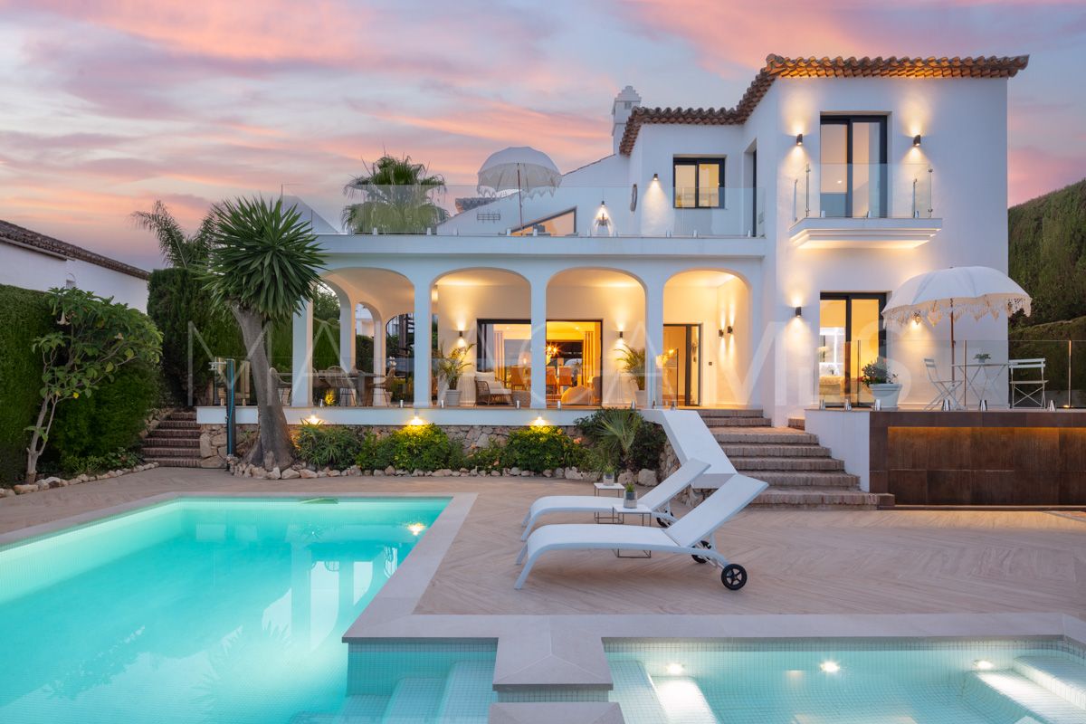Villa for sale in Nueva Andalucia