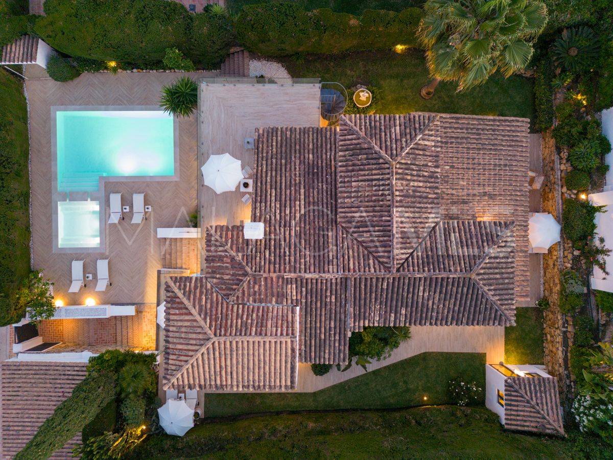 Villa for sale in Nueva Andalucia
