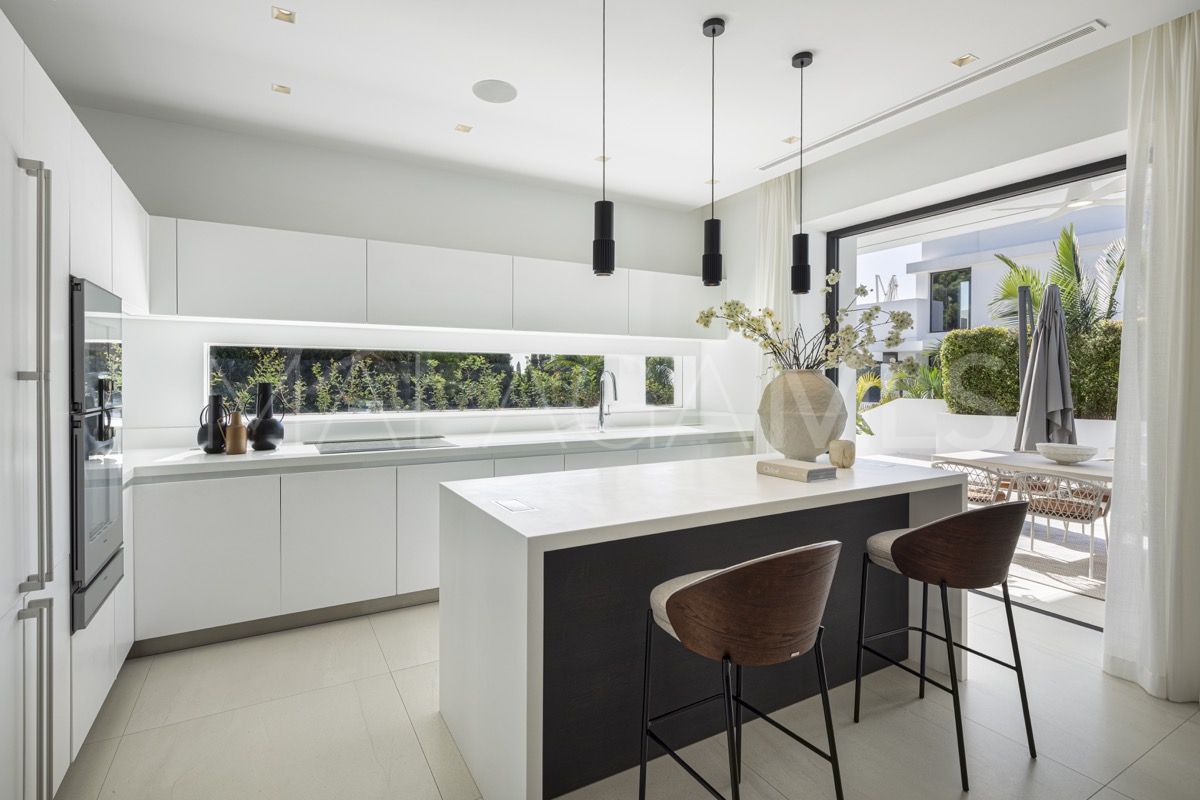 Villa for sale in Marbella Golden Mile