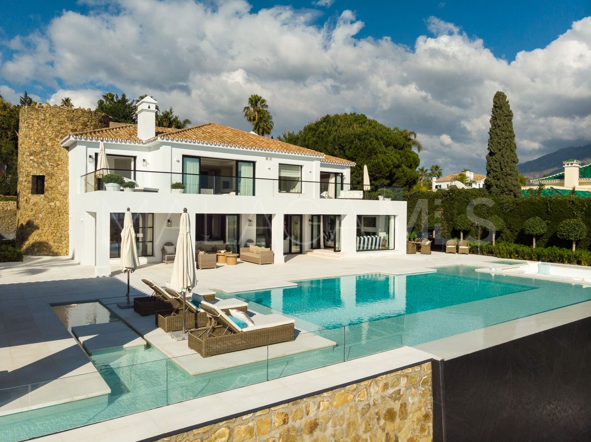 Villa for sale in Nueva Andalucia