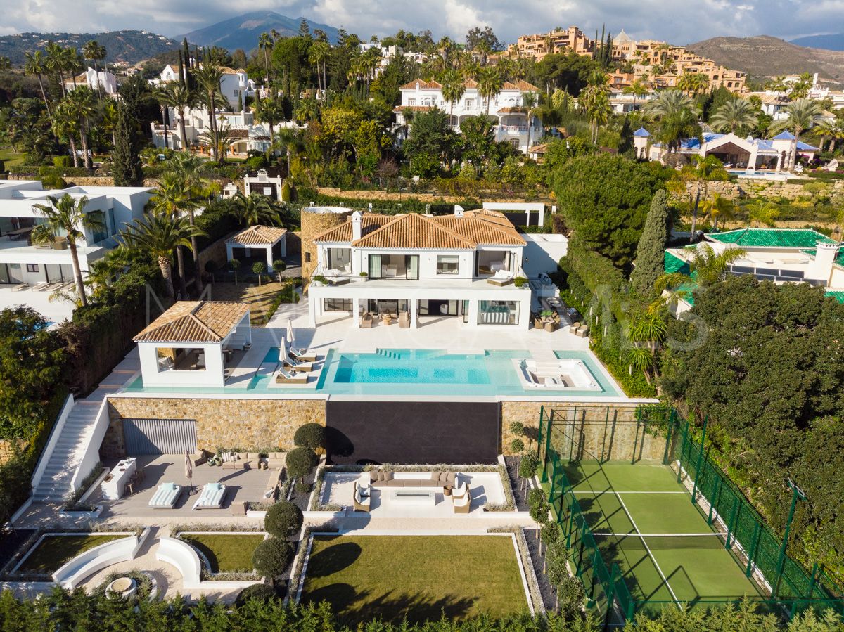 Villa for sale in Nueva Andalucia