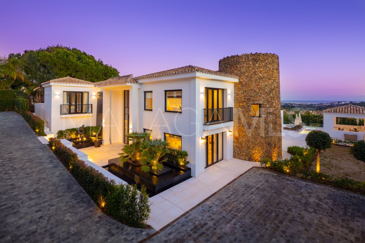 Villa for sale in Nueva Andalucia