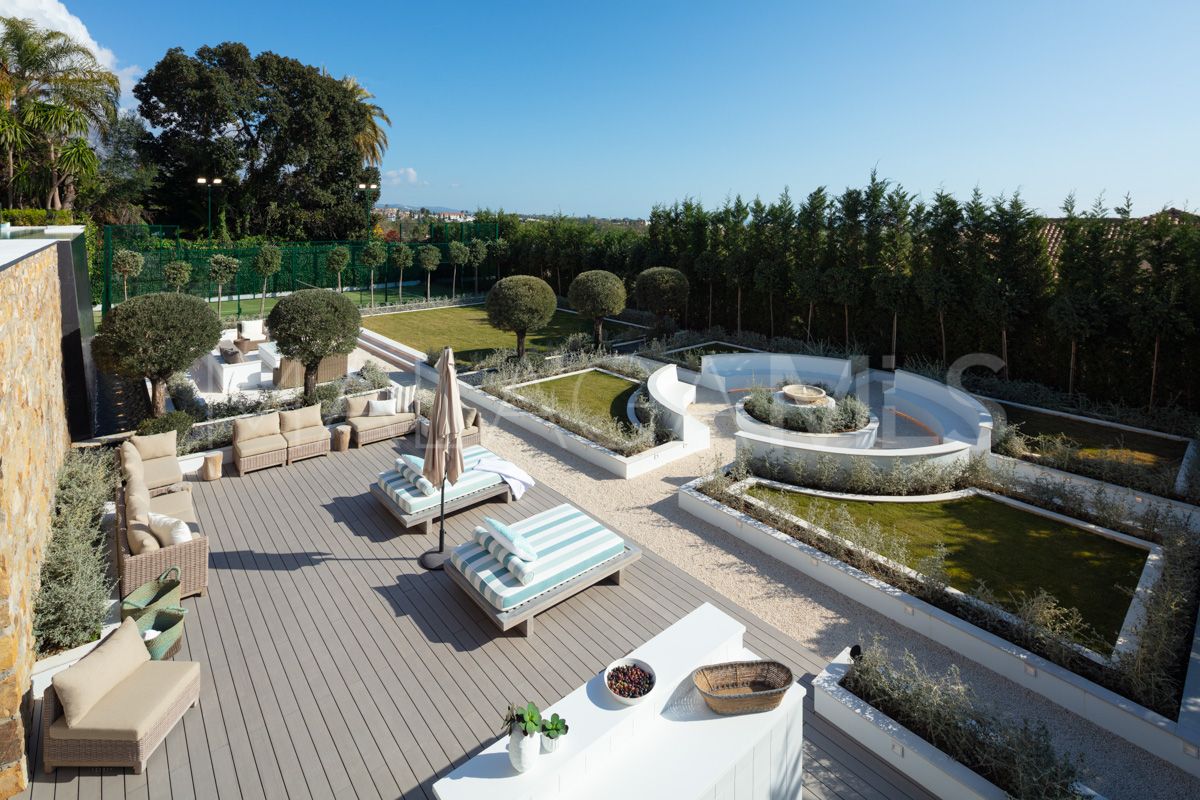 Villa for sale in Nueva Andalucia