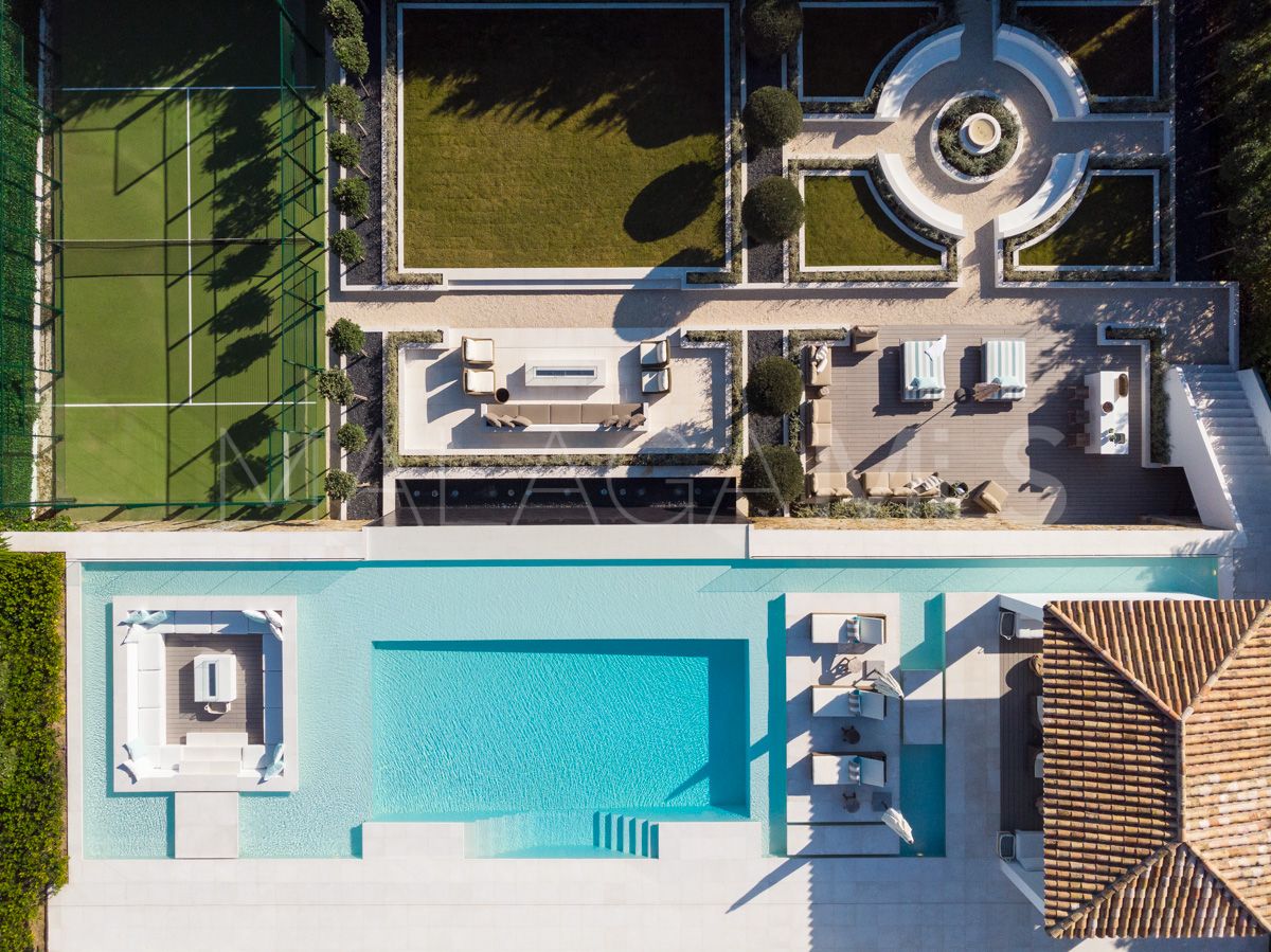 Villa for sale in Nueva Andalucia
