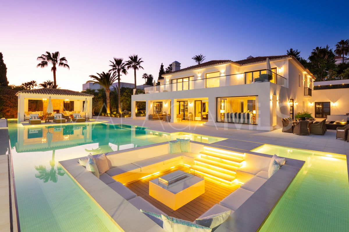 Villa for sale in Nueva Andalucia