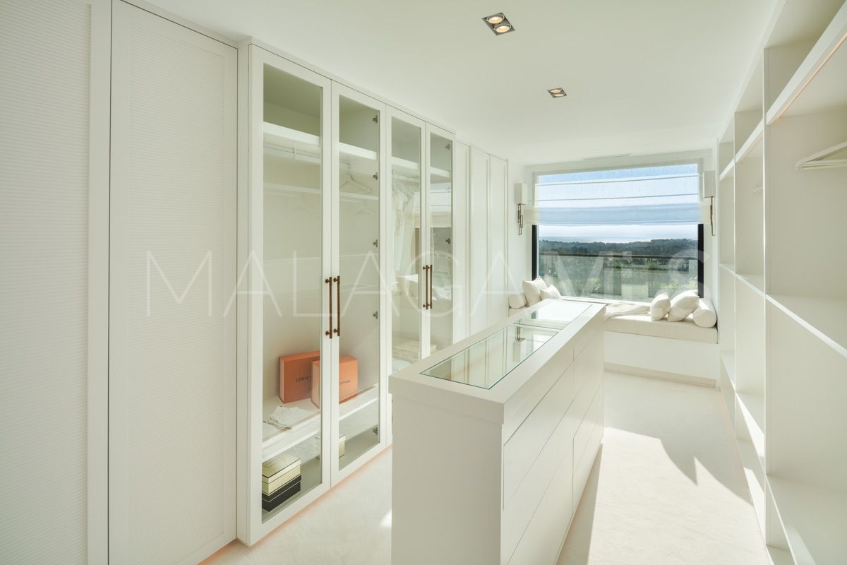 Villa for sale in Nueva Andalucia