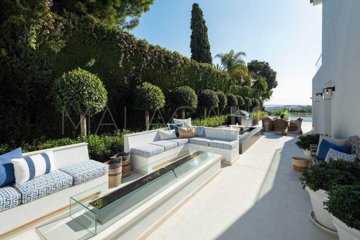 Villa for sale in Nueva Andalucia