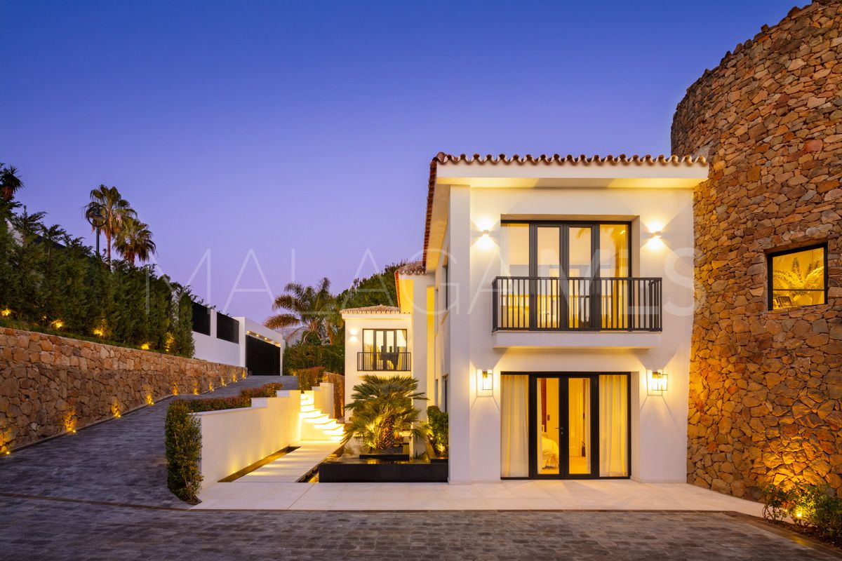Villa for sale in Nueva Andalucia