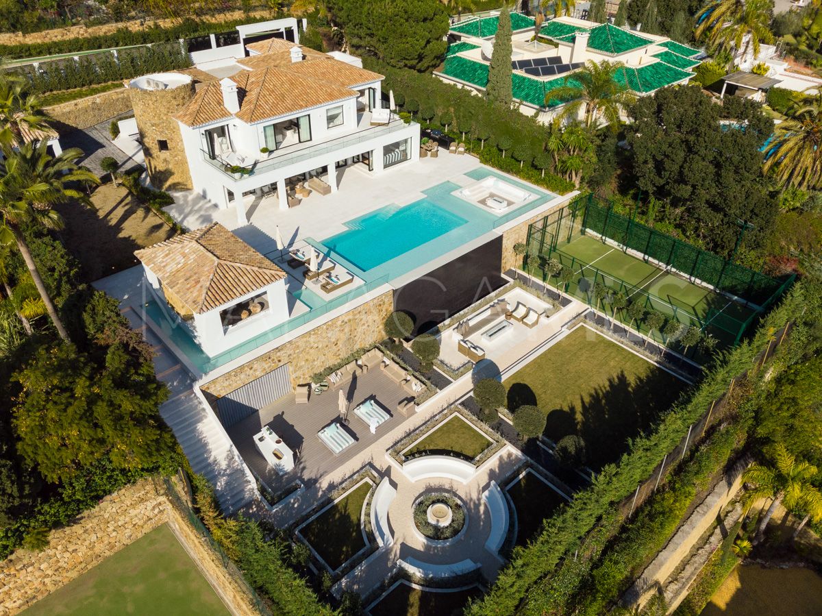 Villa for sale in Nueva Andalucia
