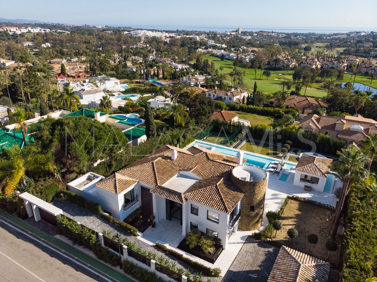 Villa for sale in Nueva Andalucia