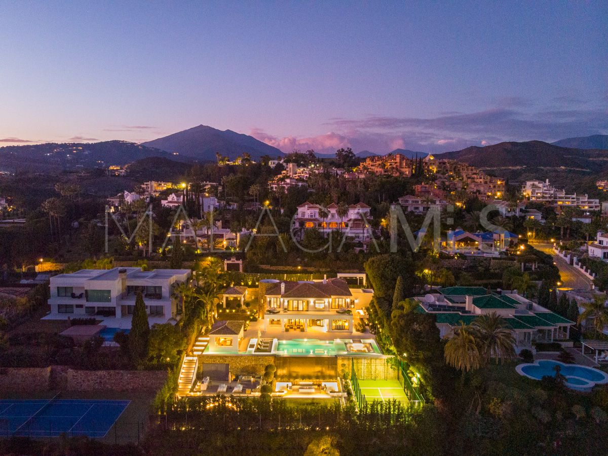 Villa for sale in Nueva Andalucia