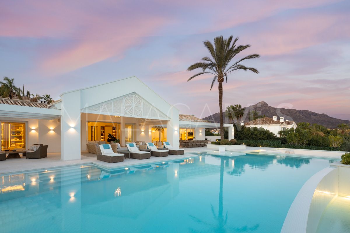 Villa for sale in Nueva Andalucia