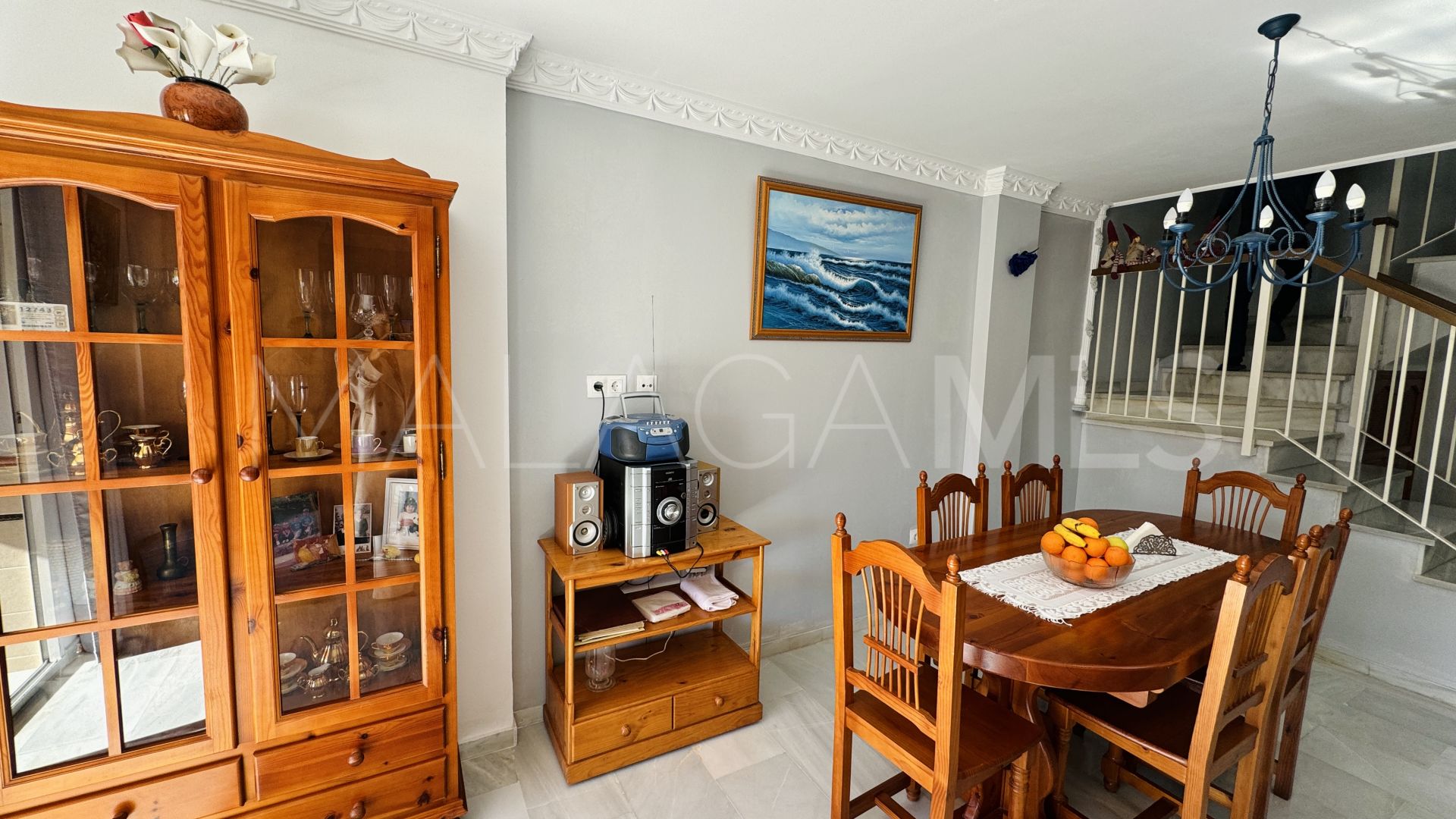 For sale Aloha town house with 3 bedrooms