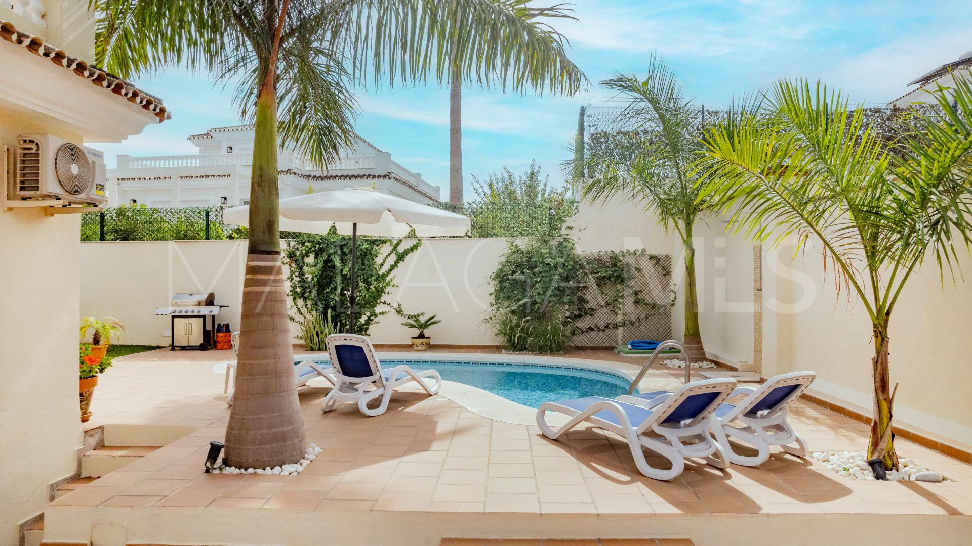 Villa for sale in Estepona