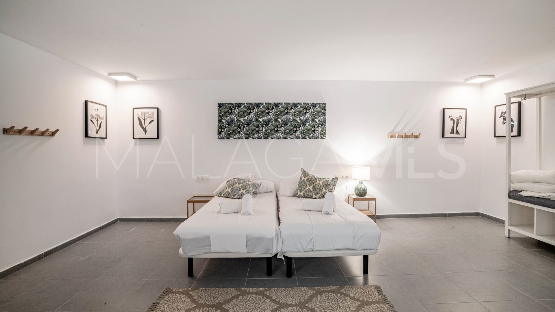 Villa for sale in Estepona
