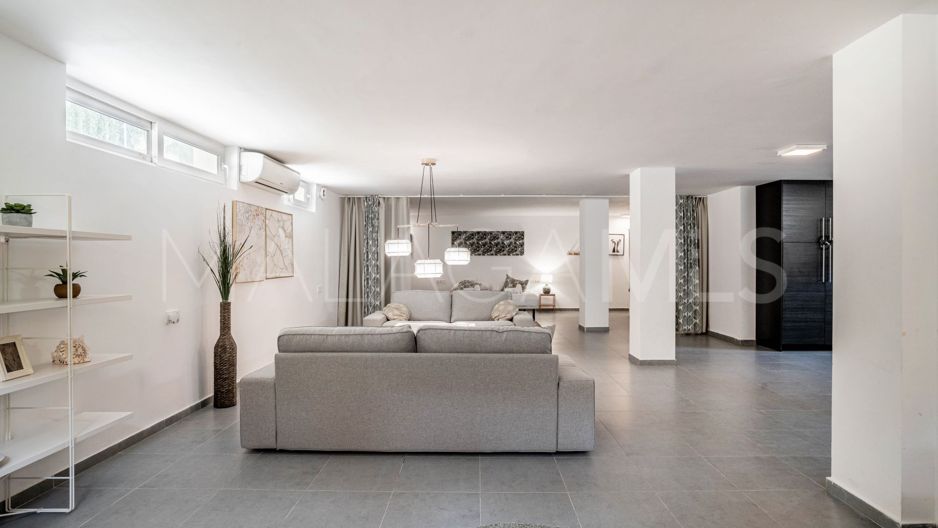 Villa for sale in Estepona