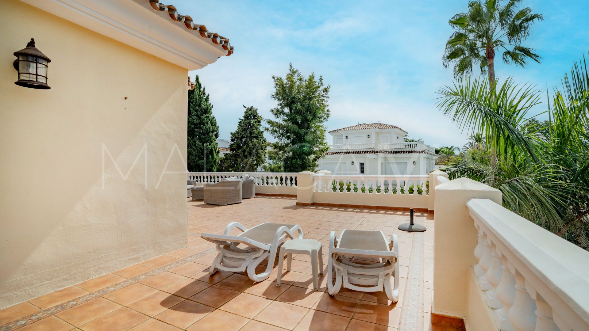 Villa for sale in Estepona