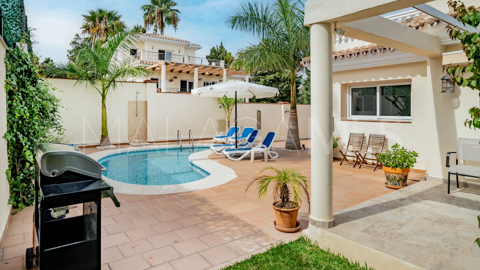 Villa for sale in Estepona