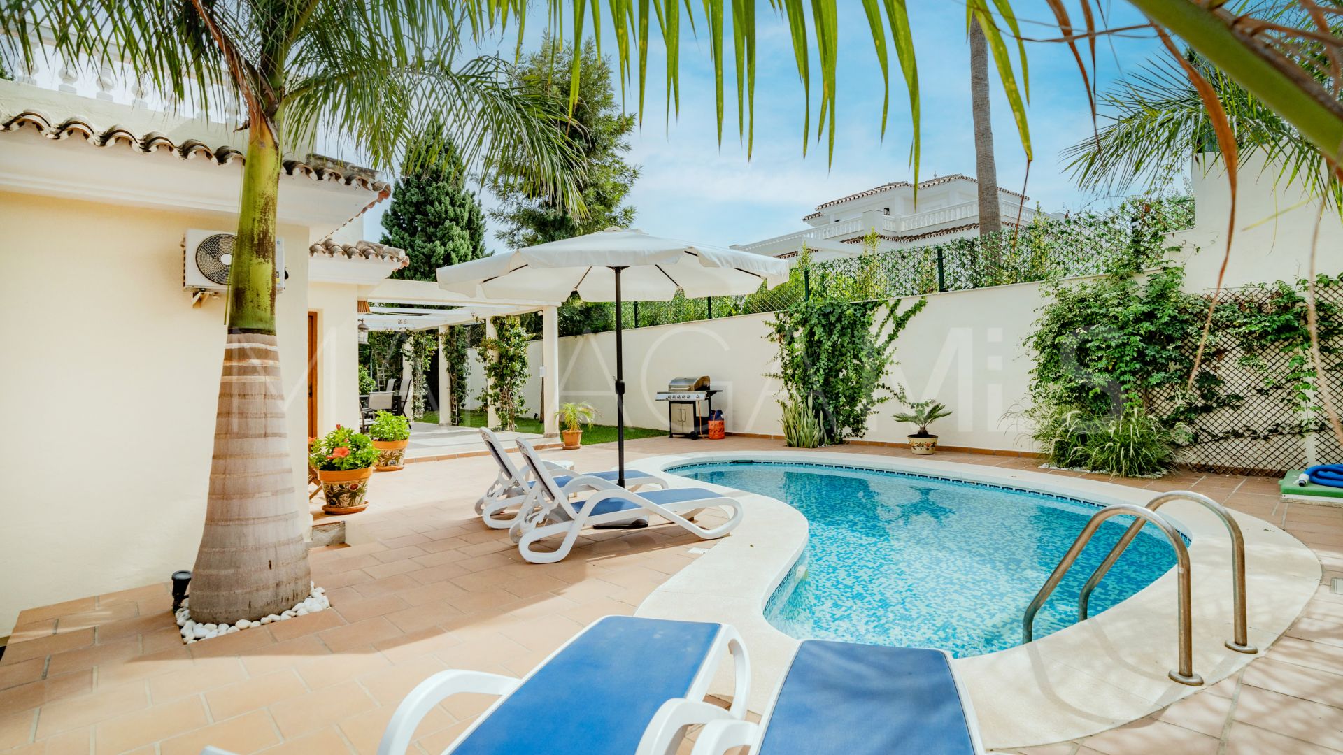 Villa for sale in Estepona
