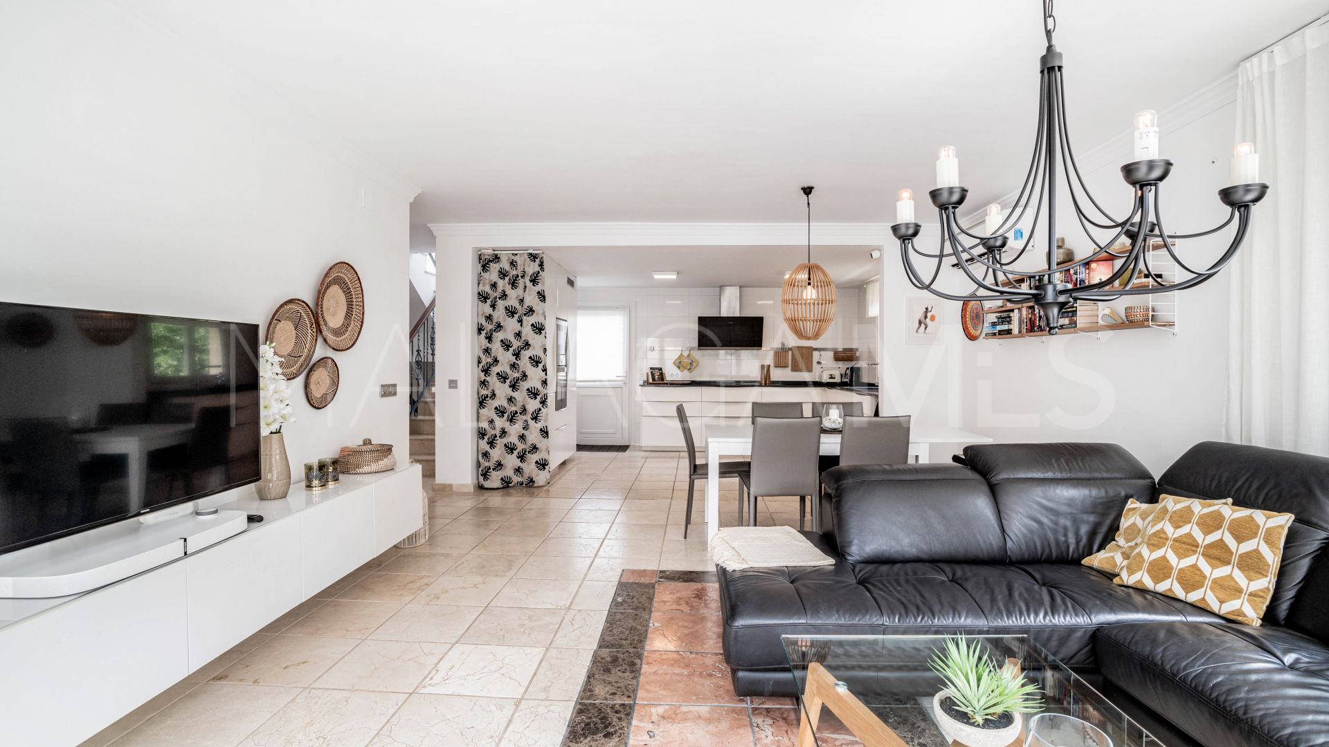 Villa for sale in Estepona