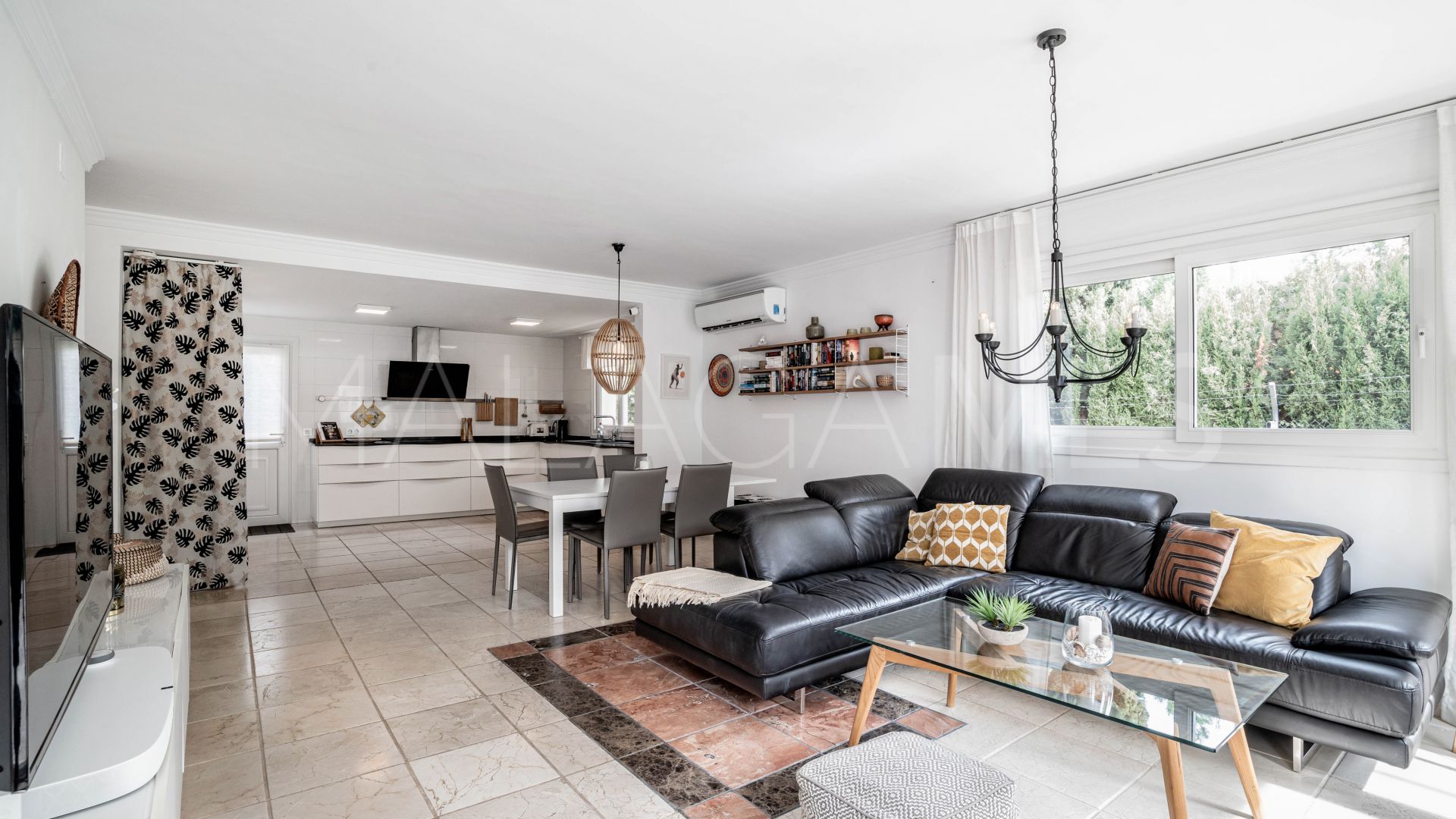 Villa for sale in Estepona