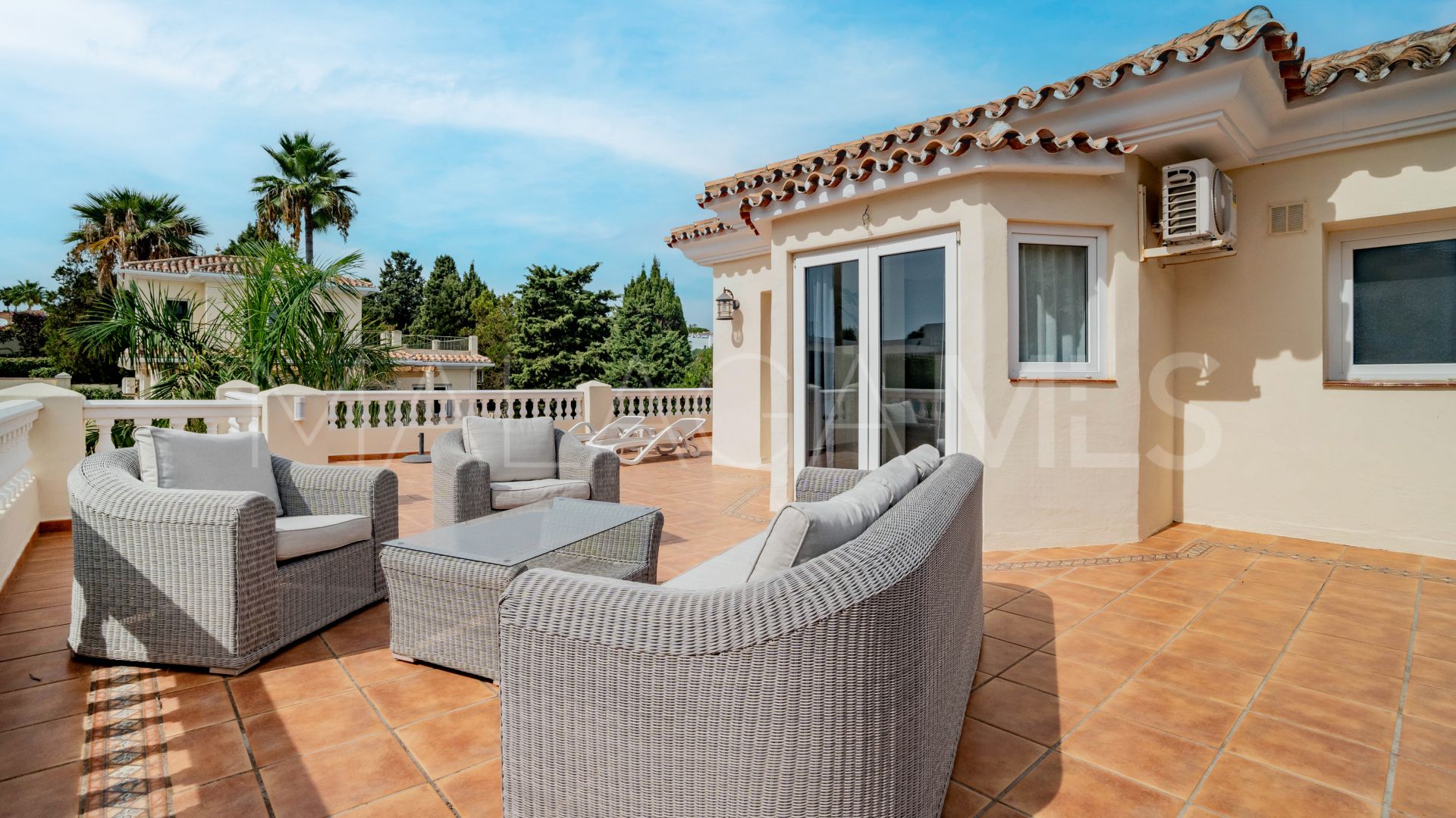 Villa for sale in Estepona