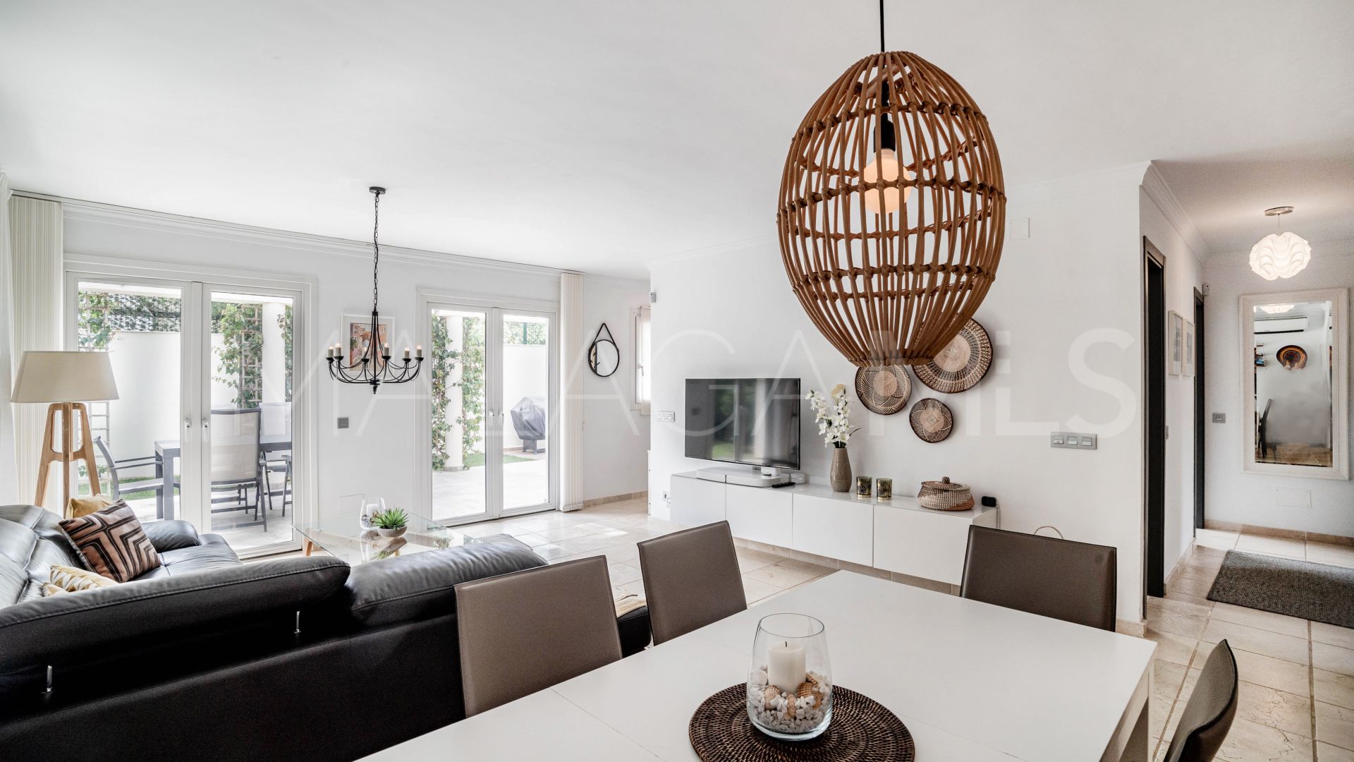 Villa for sale in Estepona
