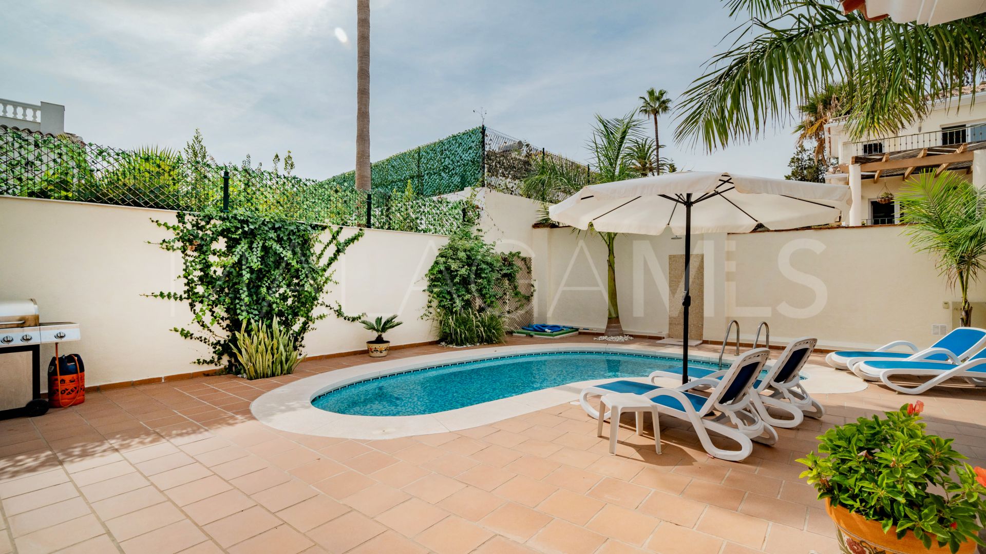 Villa for sale in Estepona