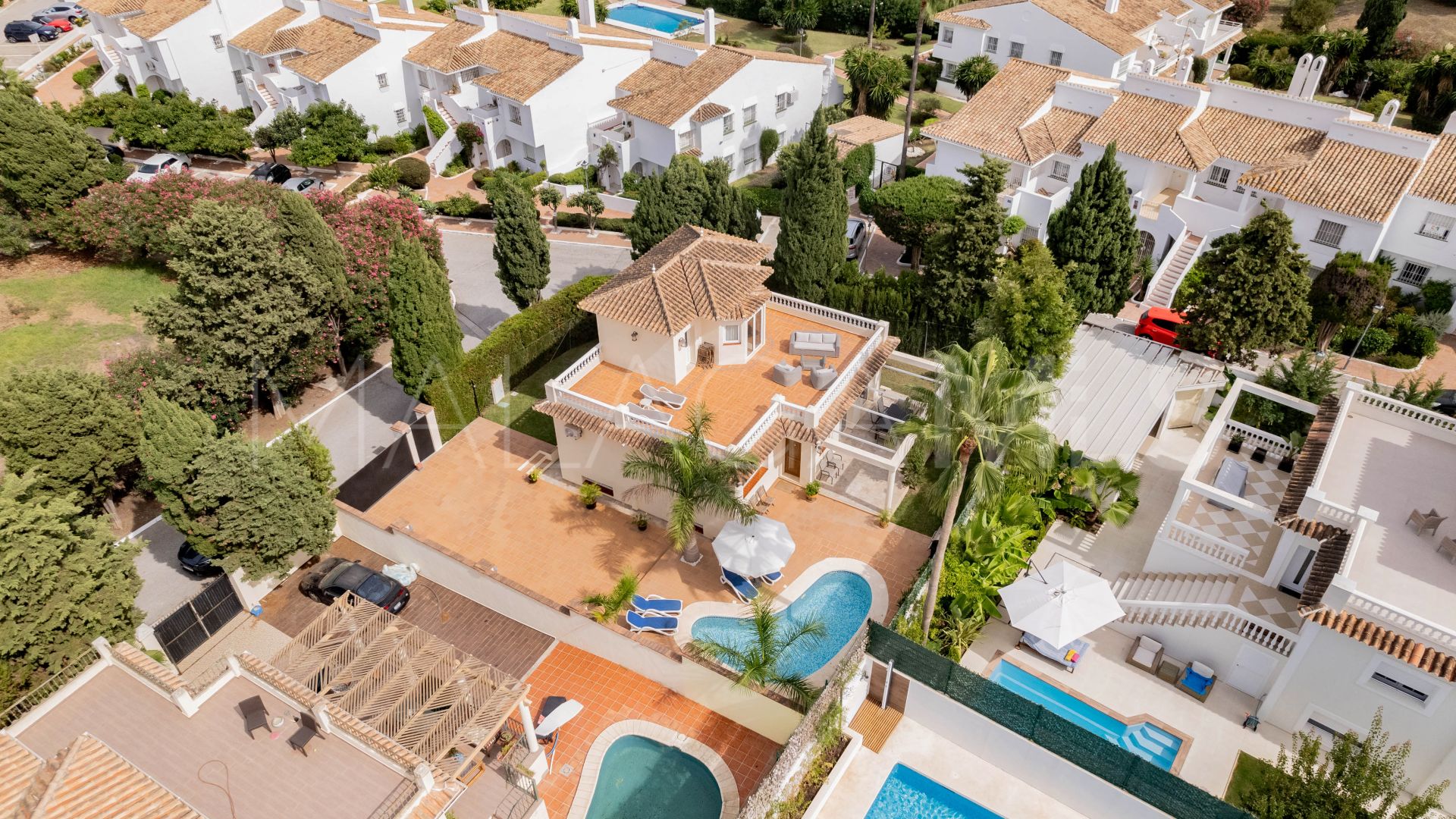 Villa for sale in Estepona