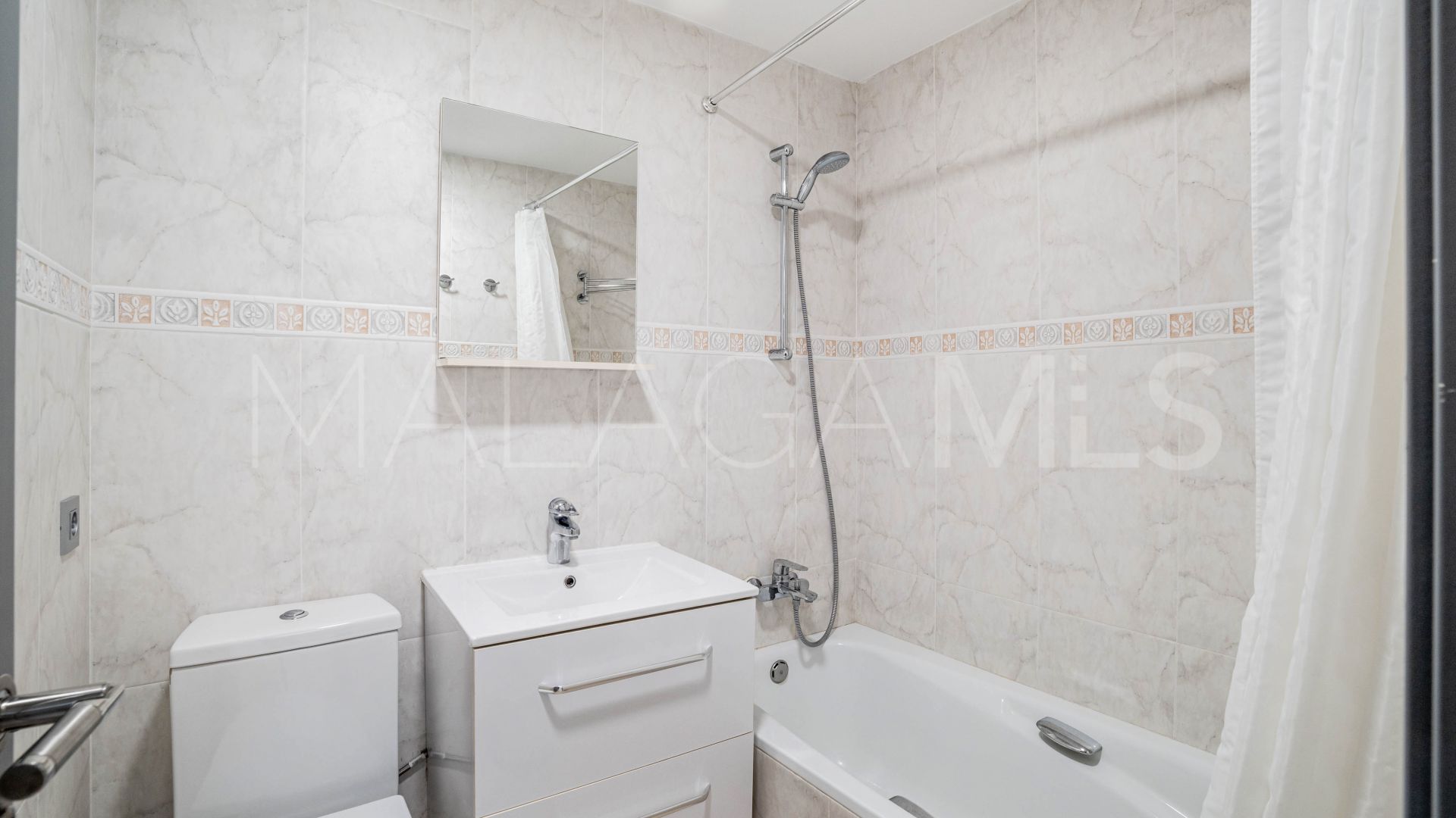 Villa for sale in Estepona