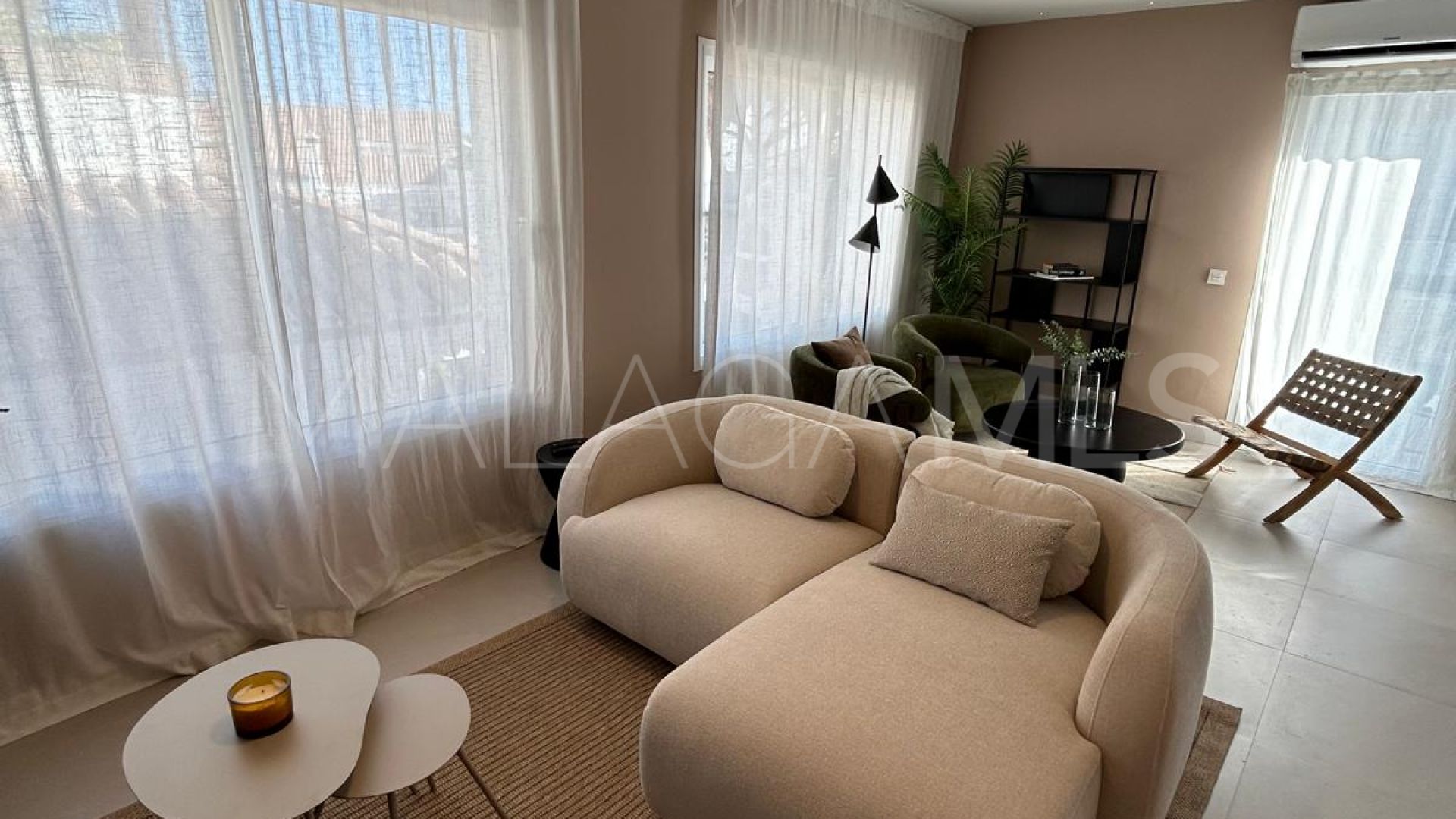 Duplex penthouse for sale in Los Pinos de Aloha