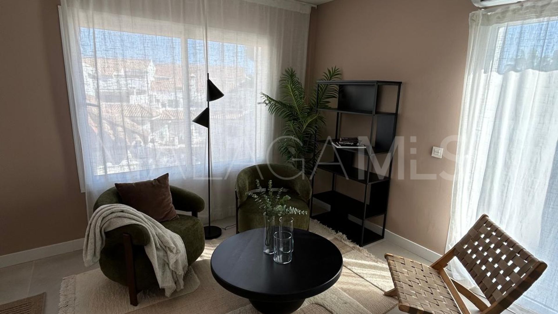 Duplex penthouse for sale in Los Pinos de Aloha