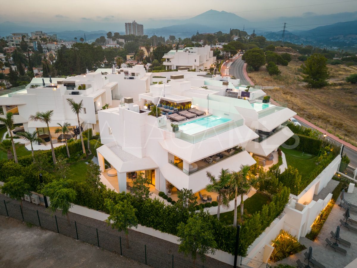 Villa for sale in Marbella City with 4 bedrooms
