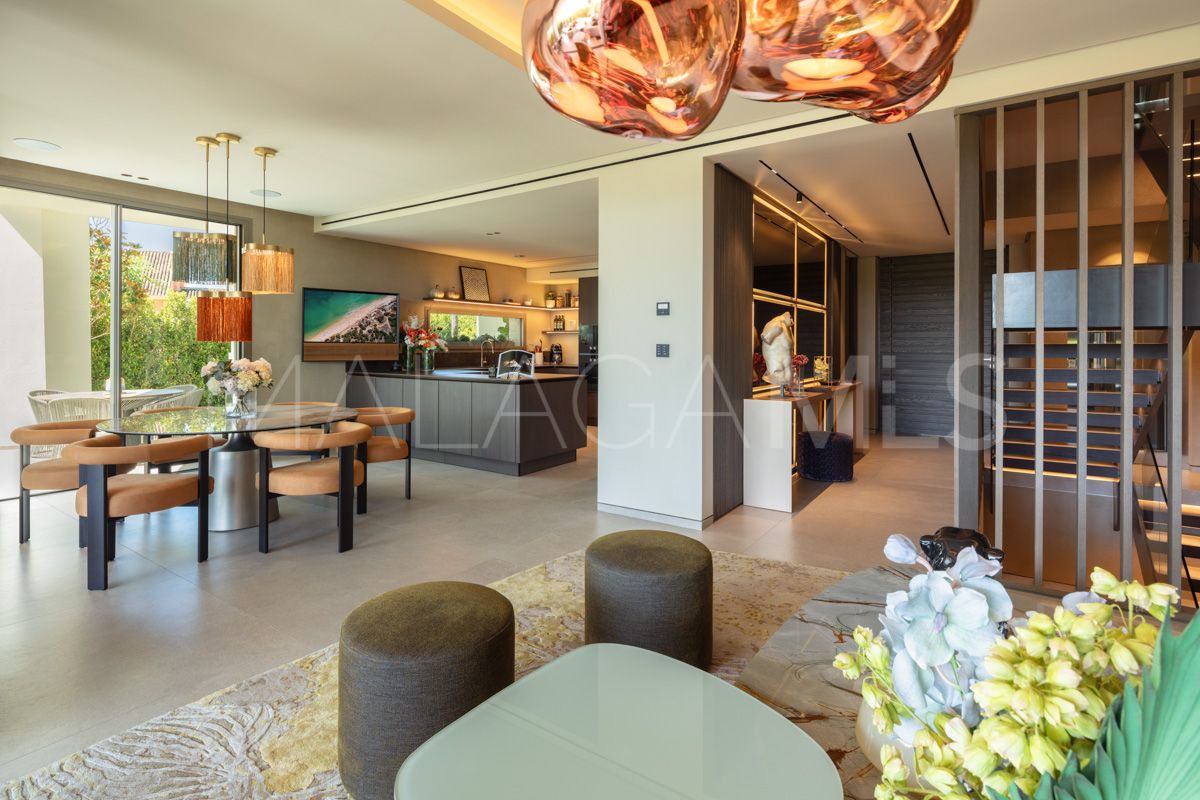Villa for sale in Marbella City with 4 bedrooms