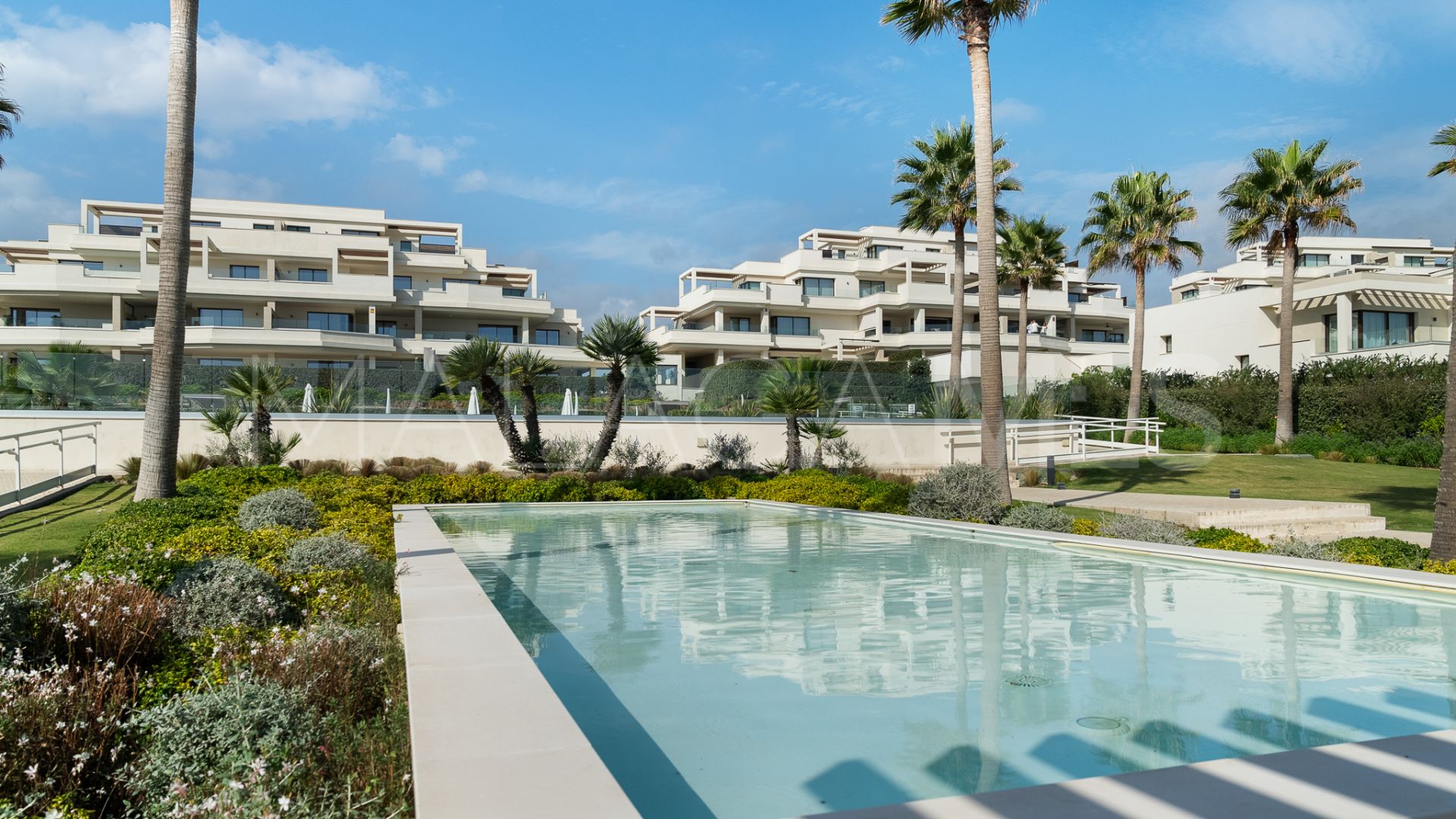 Zweistöckiges penthouse for sale in Estepona