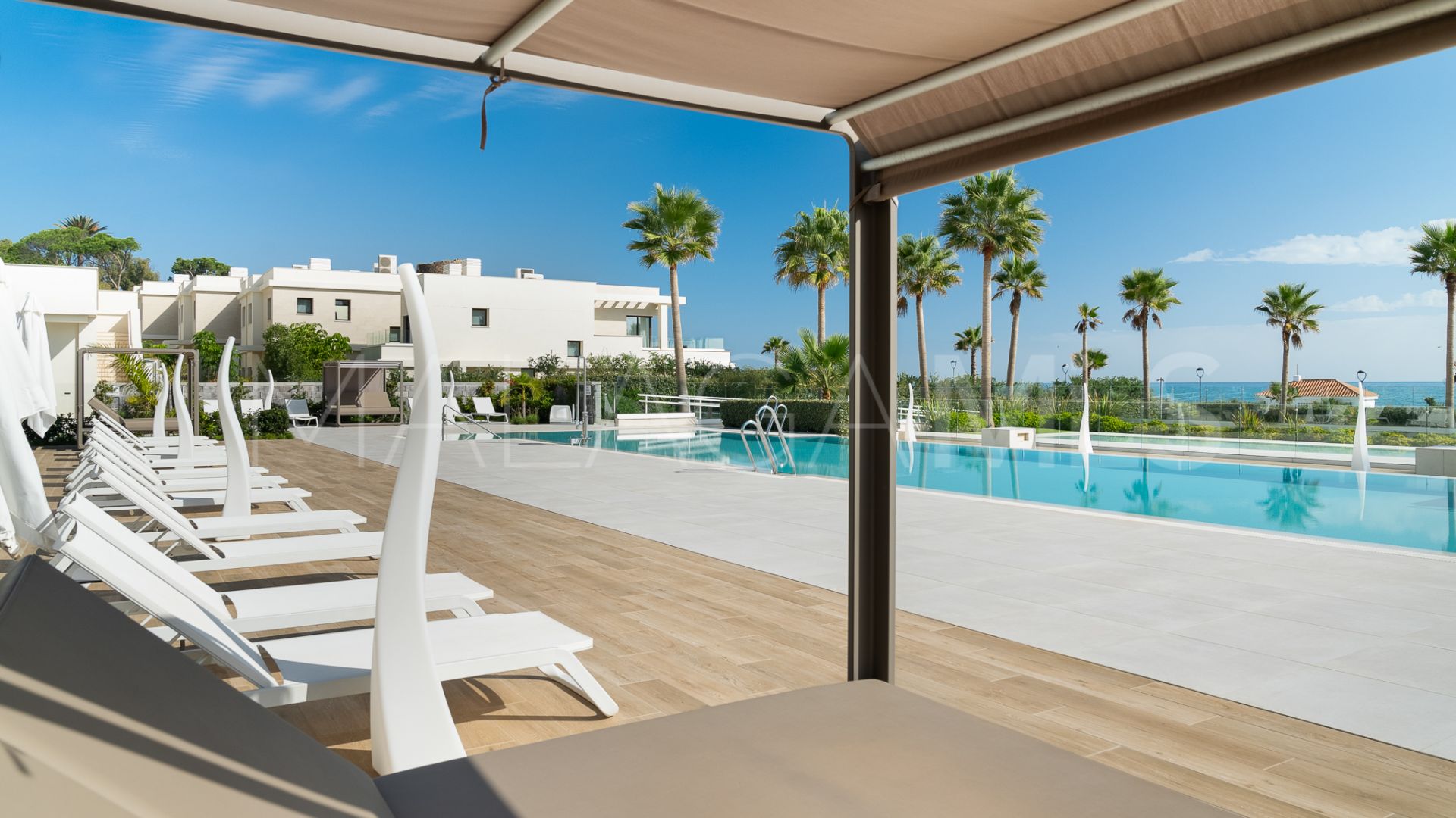 Zweistöckiges penthouse for sale in Estepona