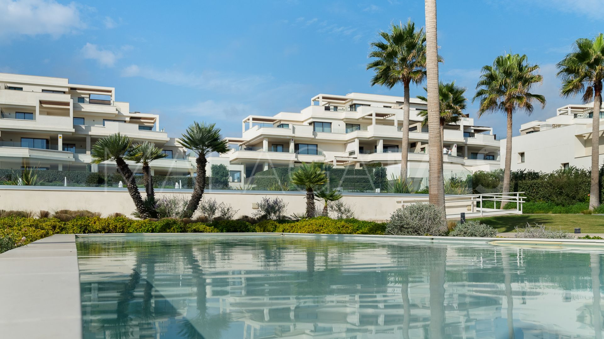 Zweistöckiges penthouse for sale in Estepona