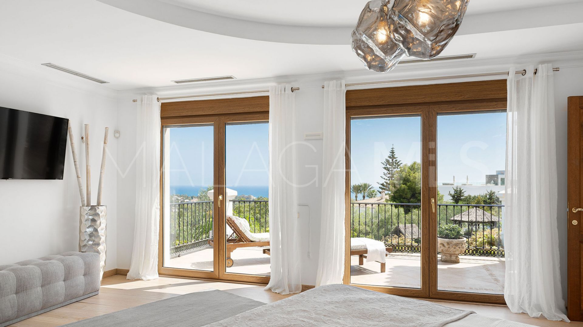 Villa for sale in Altos del Paraiso