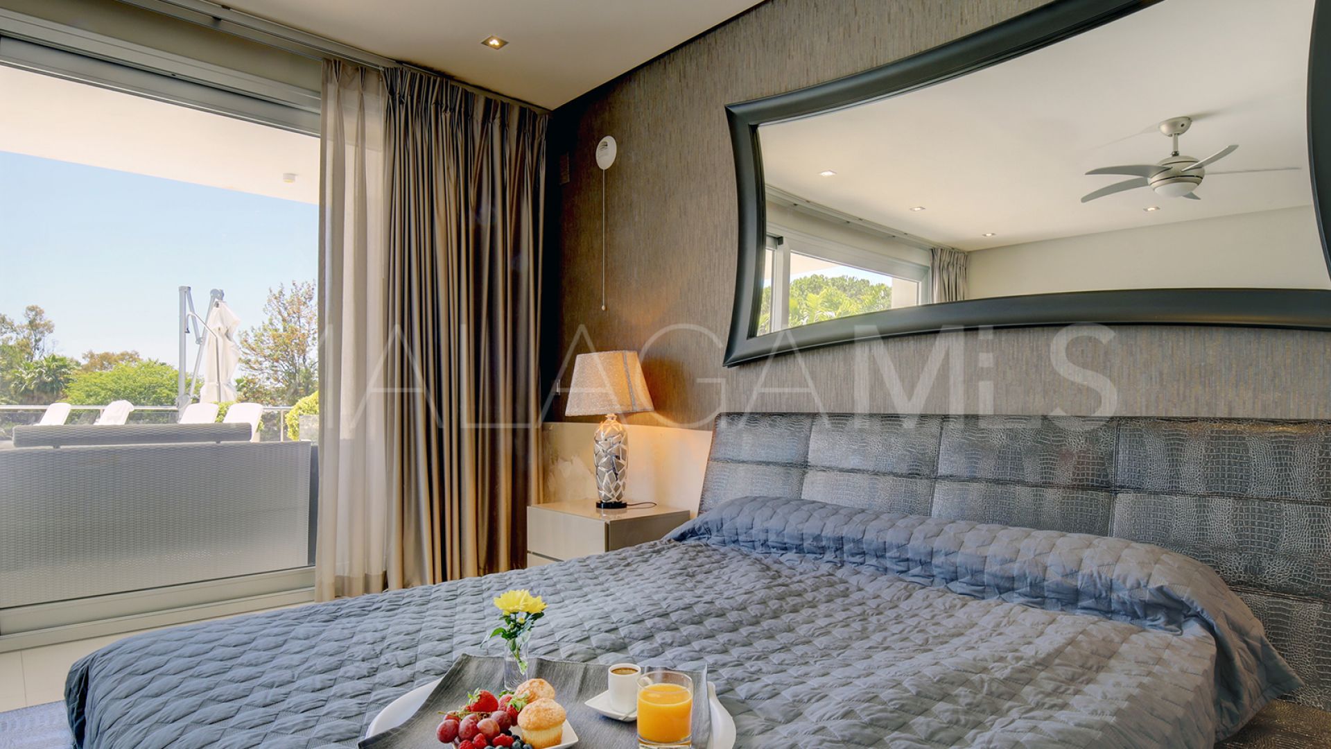 Buy villa de 5 bedrooms in Los Naranjos Golf