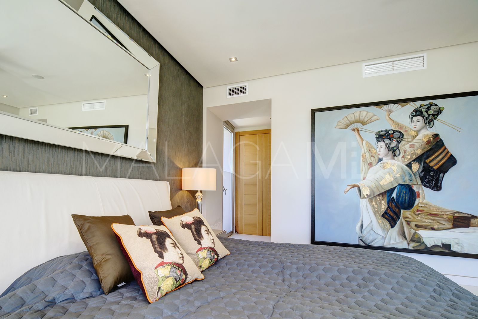 Buy villa de 5 bedrooms in Los Naranjos Golf