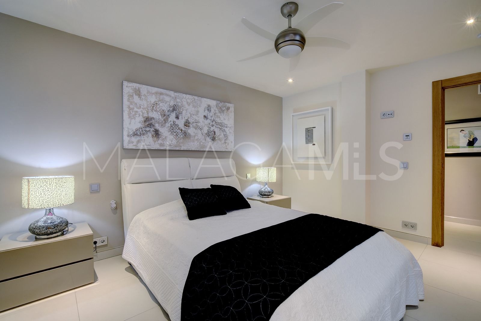 Buy villa de 5 bedrooms in Los Naranjos Golf