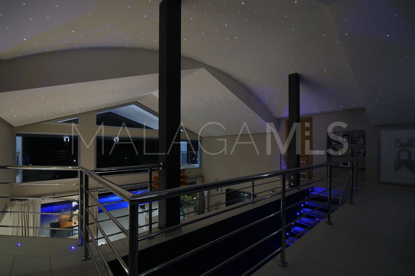 Buy villa de 5 bedrooms in Los Naranjos Golf