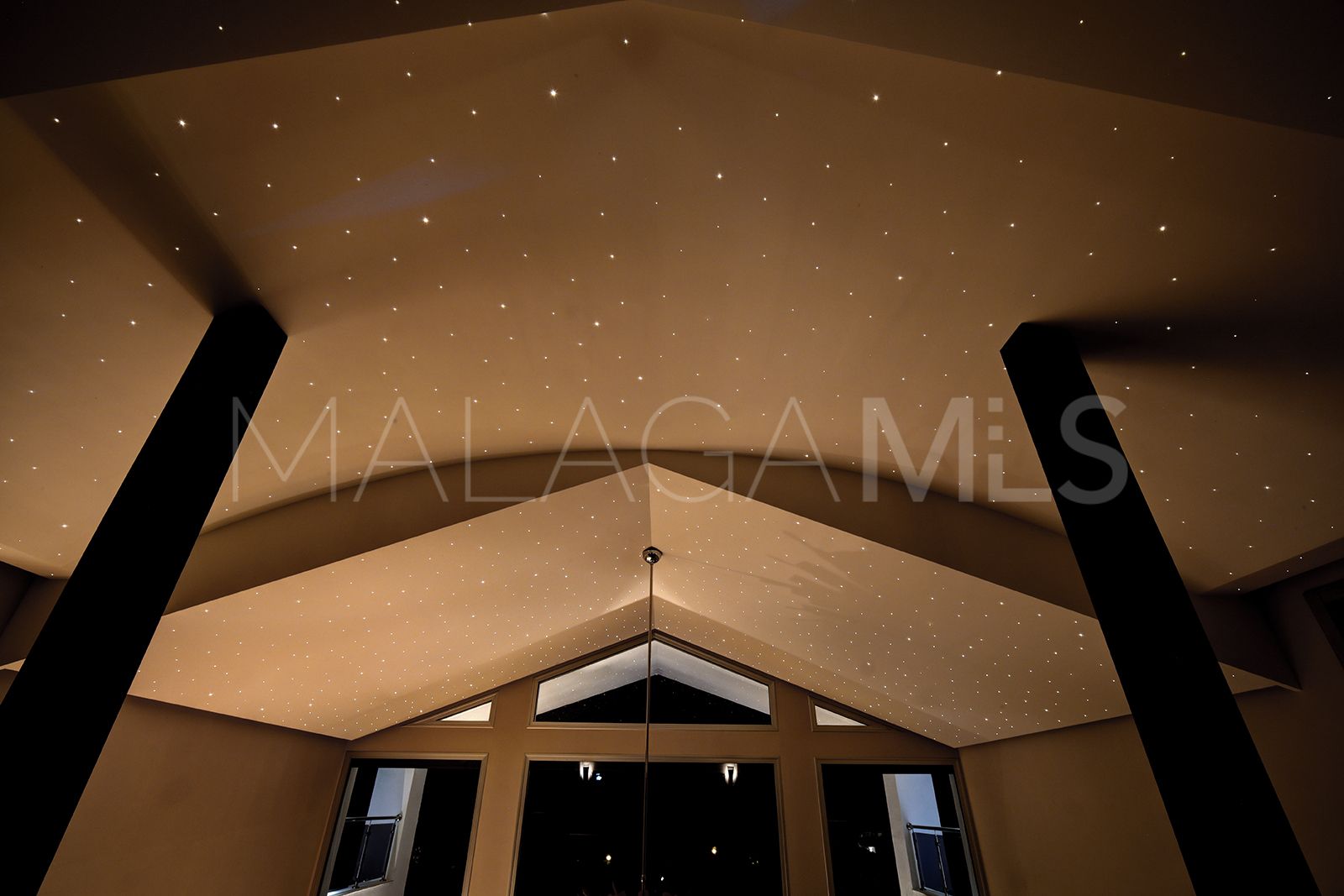 Buy villa de 5 bedrooms in Los Naranjos Golf