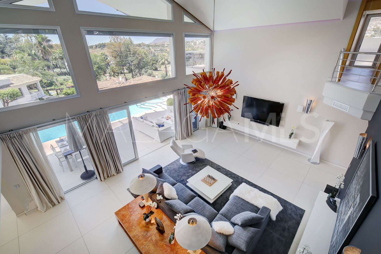 Buy villa de 5 bedrooms in Los Naranjos Golf