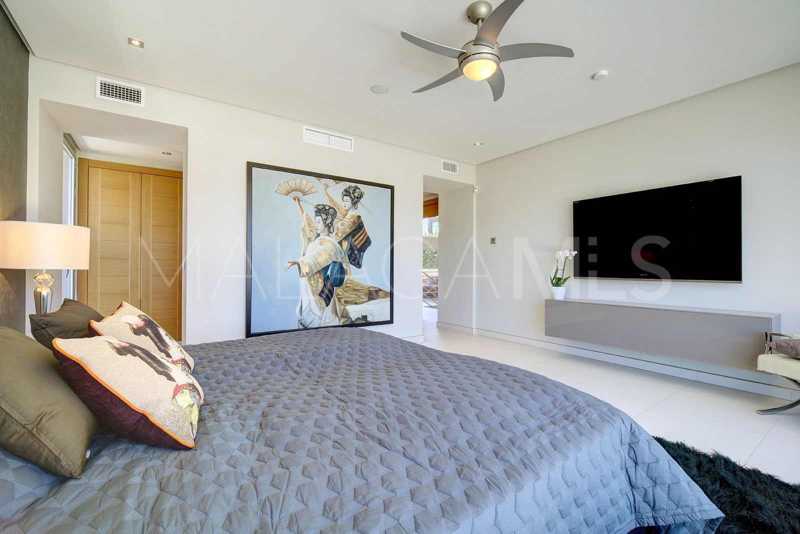 Buy villa de 5 bedrooms in Los Naranjos Golf