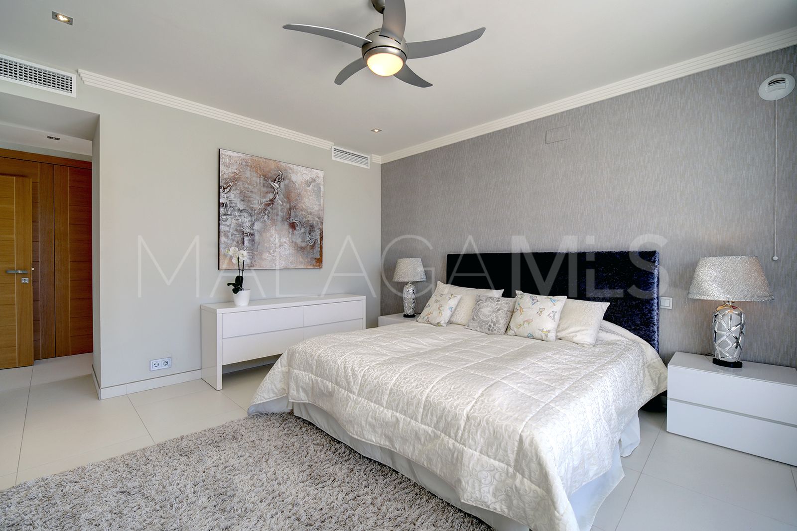 Buy villa de 5 bedrooms in Los Naranjos Golf