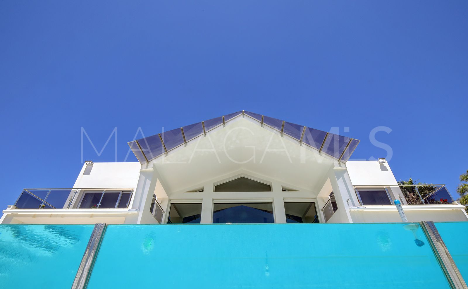 Buy villa de 5 bedrooms in Los Naranjos Golf