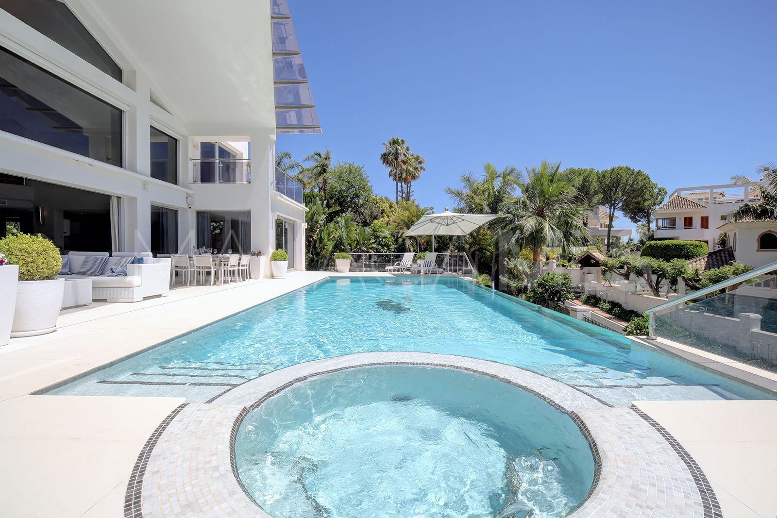 Buy villa de 5 bedrooms in Los Naranjos Golf