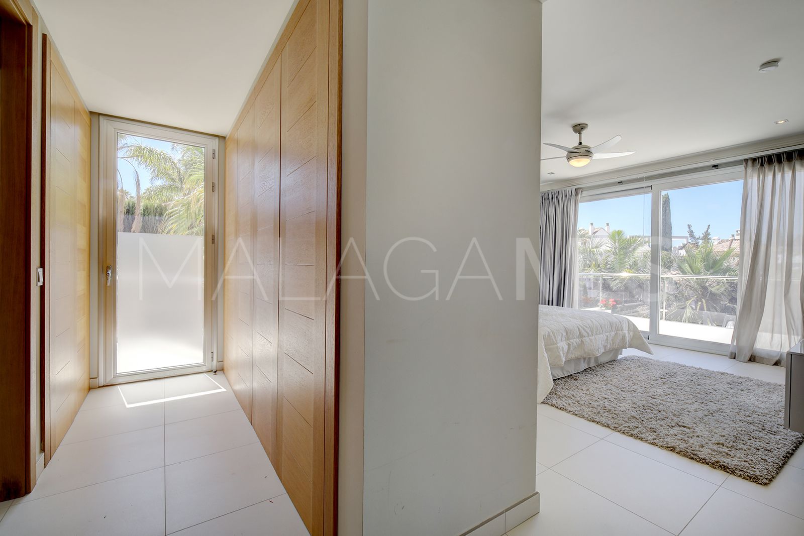 Buy villa de 5 bedrooms in Los Naranjos Golf